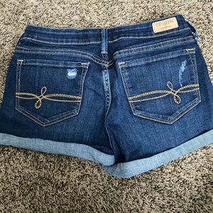 Levi’s Low-rise Shorties